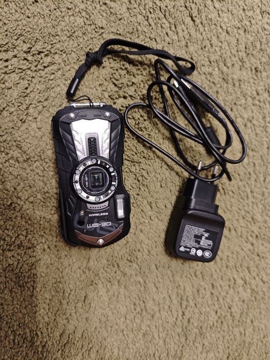 Vând ​Aparat Foto subacvatic  Ricoh WG-30 – Waterproof /rezistent Șocuri