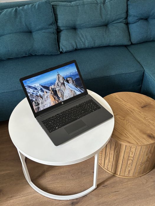 HP 15• Procesor i5 10Th Gen (Generatia 10)• 16Gb ram DDR4• SSD 256• Bateria 5-6 ore