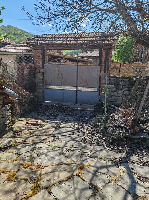 Самостоятелна къща в село Бериево,община Севлиево