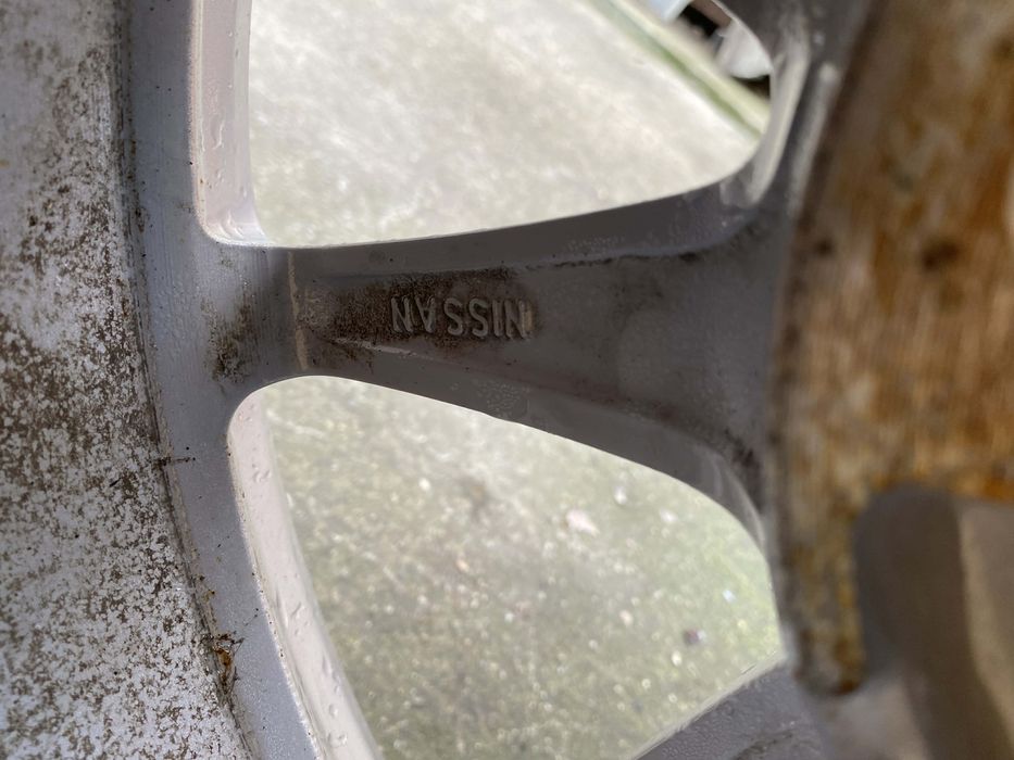 Jante noi si cauciucuri noi Nissan r16