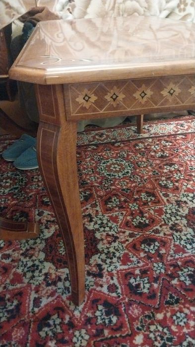 Журнальный столик с инкрустацией