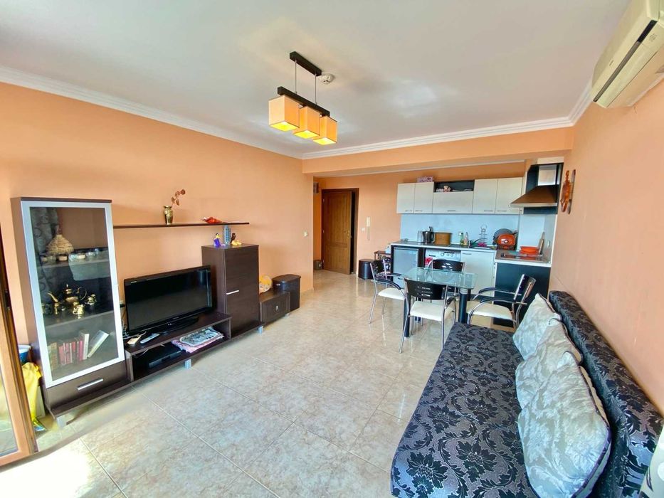 Двустаен апартамент на метри от плажа в к-с "Лазур 5"