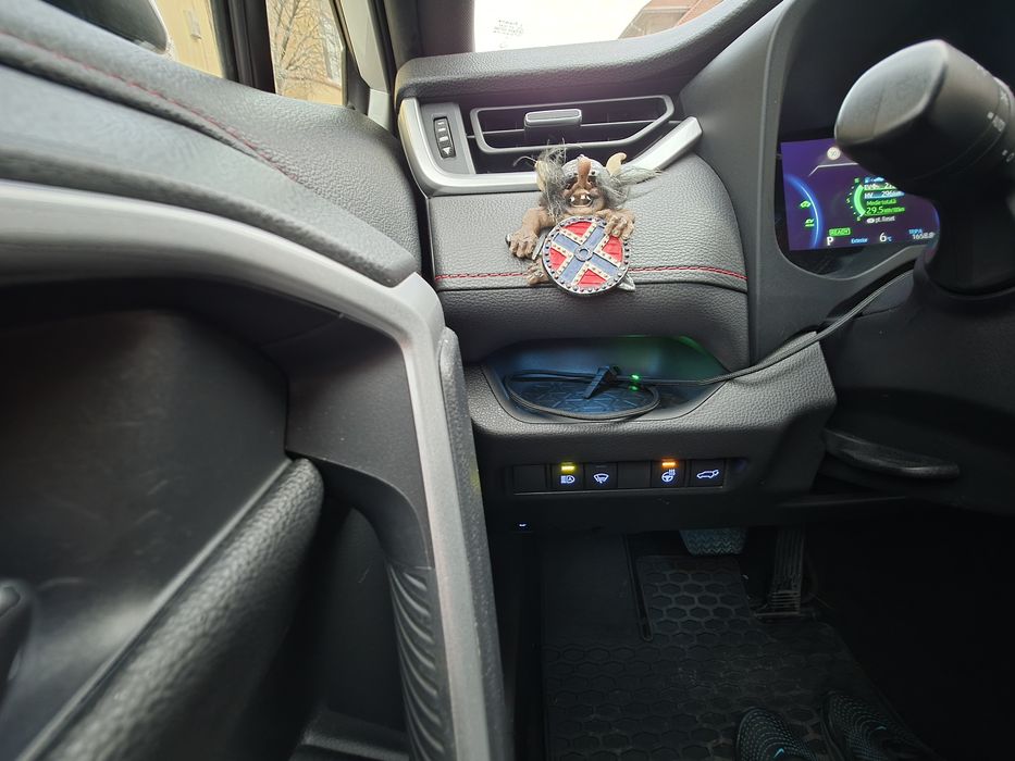 Suzuki Across (Toyota Rav 4) plug-in hybrid