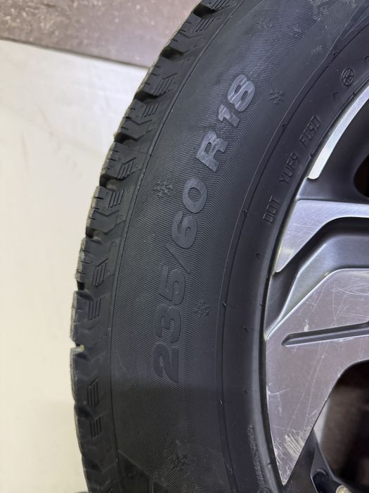 Продам резину R18 235/60
