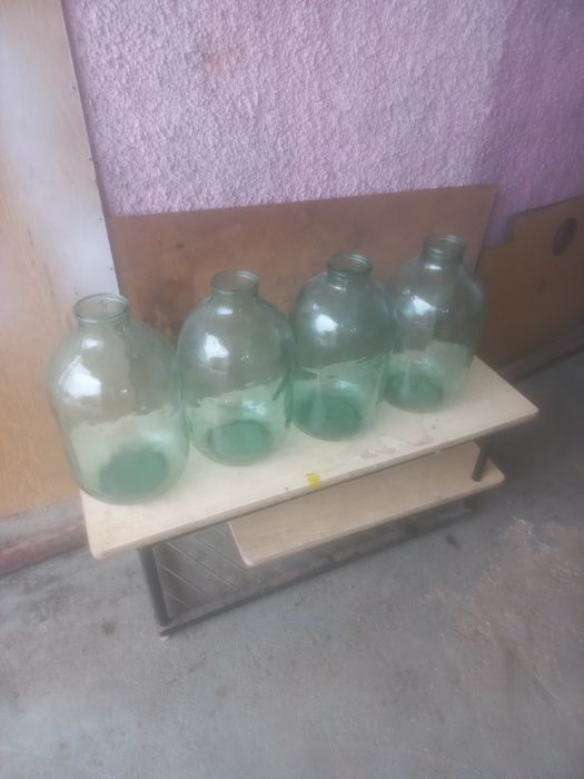 Продам бутыли 10 л