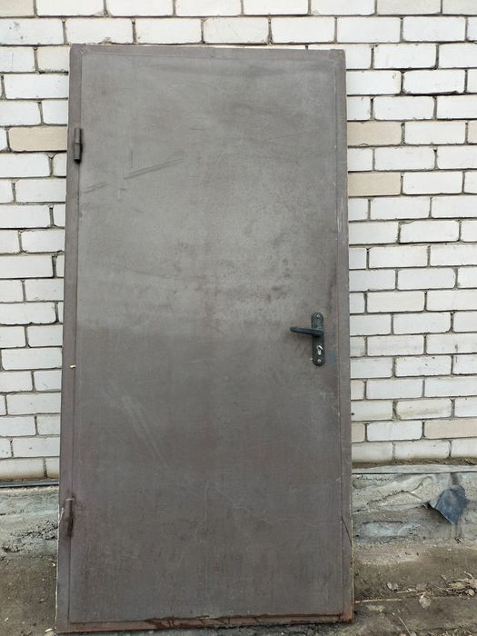 Есік сатылады,ор 2.10х1.05