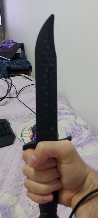 Vând cuțit din plastic