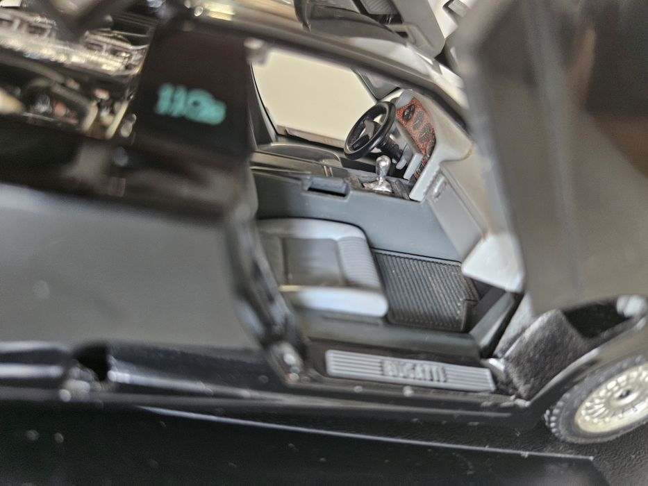Колекционерска метална  количкa BBURAGO BUGATTI EB 110 мащаб 1:24