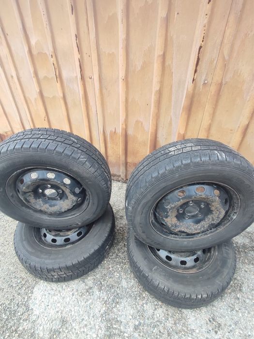 Всесезонни гуми 215/65/16
