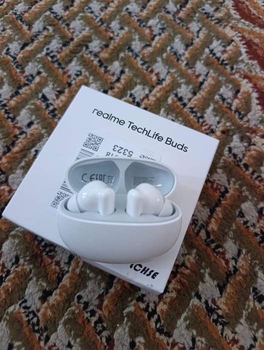 Продам наушники realme techlife buds