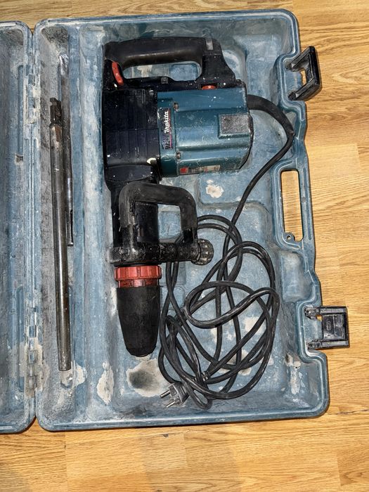 Ciocan demolator Makita