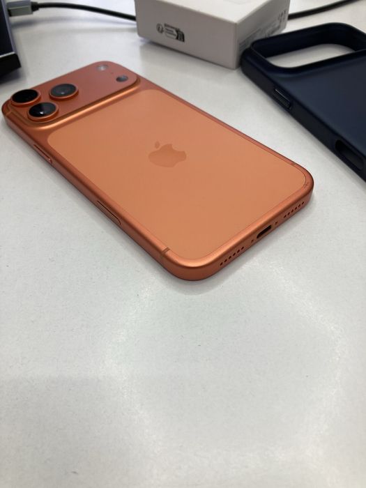 Iphone 17 Pro Max Orange 256Gb ca Nou 3 Incarcari