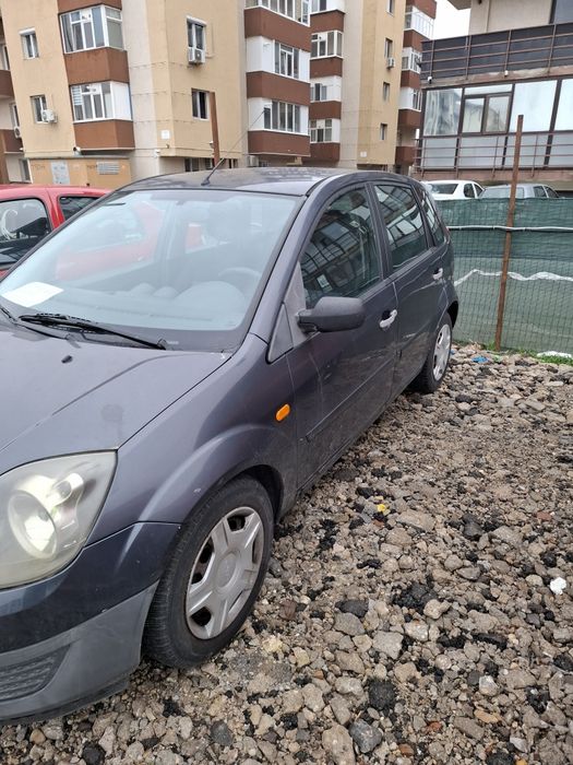 Vând auto Fiesta