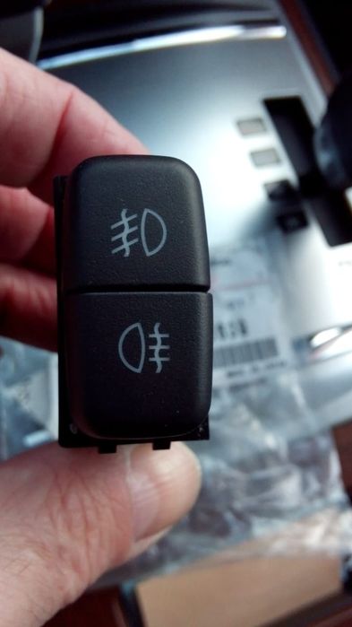 Выключатель туманок на Паджеро 4