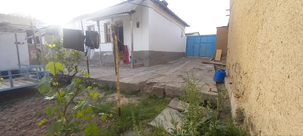 Uy sotiladi 7 sotik qoshimcha 2 sotik yeriyam bor