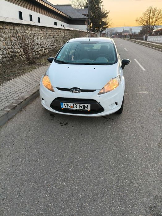Vând Ford fiesta