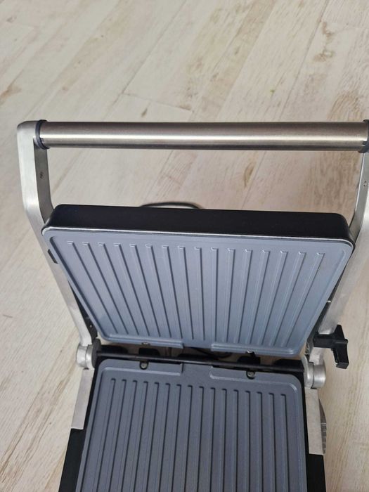 Grill electric in stare foarte buna