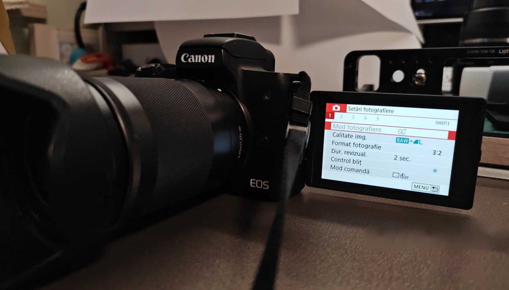 Canon M50 KIT cu obiectiv 18–150mm + accesorii