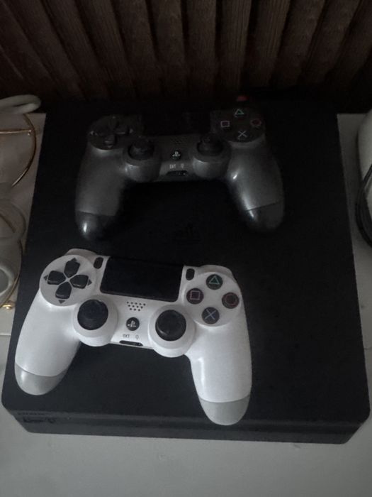 Продам ps4 slim 1 терабайт с гарантией