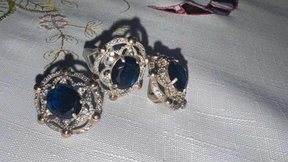 Продам красивый серебряный набор