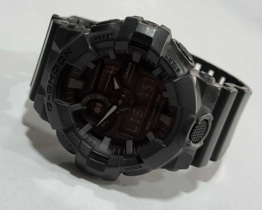 часовник G-Shock ga700uc
