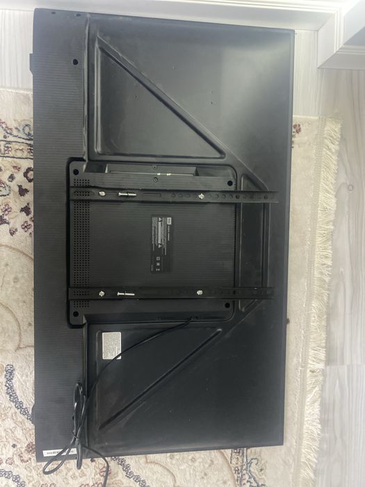 Продам сломанный телевизор