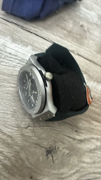 продам часы в хорошем состание