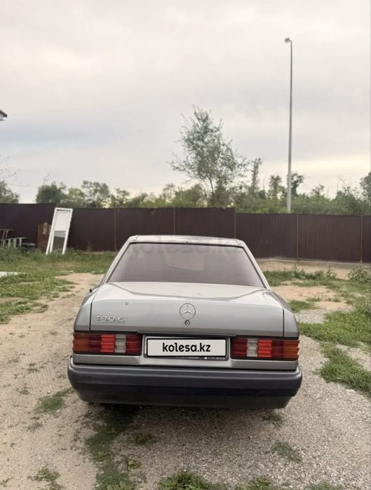 Продам машину Мерс 190