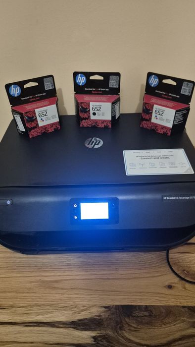 Цветен мастилен принтер със скенер и мастила HP LaserJet 5075 с три