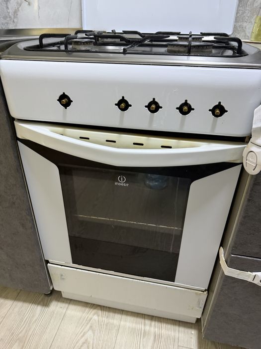 Продам газ плиту