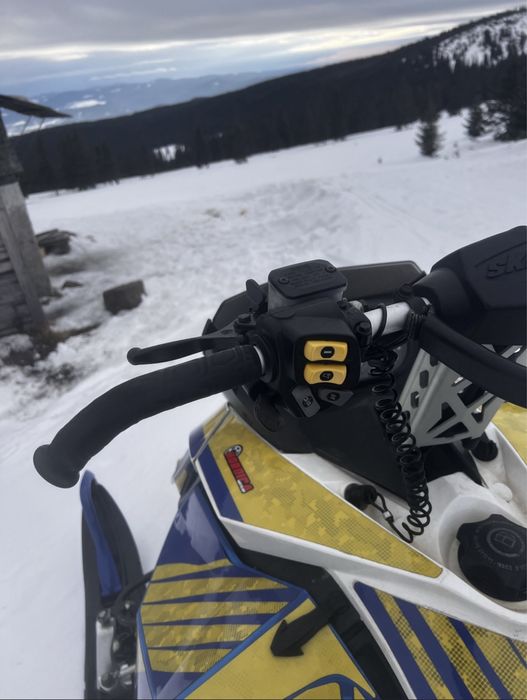 Snowmobil Ski Doo summit 800R 2009