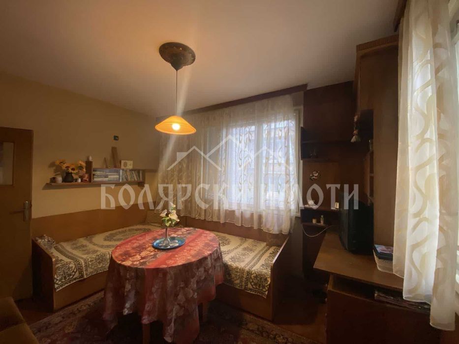 Продава се Тристаен апартамент в Велико Търново, Център - 138 кв.м за 1120 €/кв.м - Снимка #3