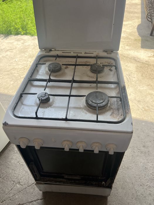 Gaz plitasi sotiladi xolati yaxshi indesit