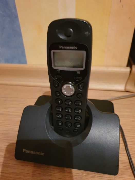 Домашен телефон