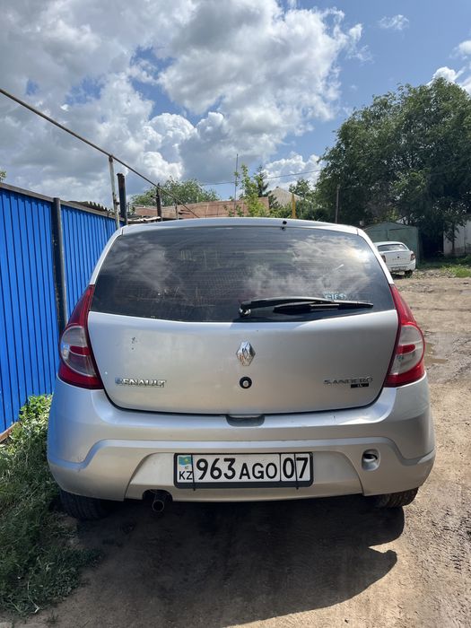 Продам машину Renault Sandero