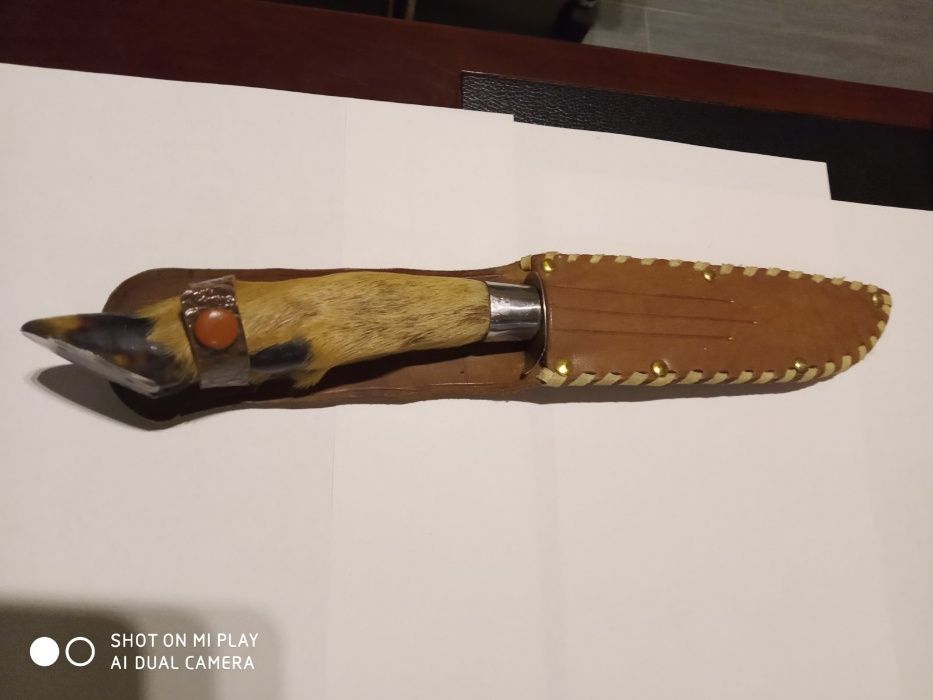 ловен нож с дръжка от еленов крак ръчна художествена изработка