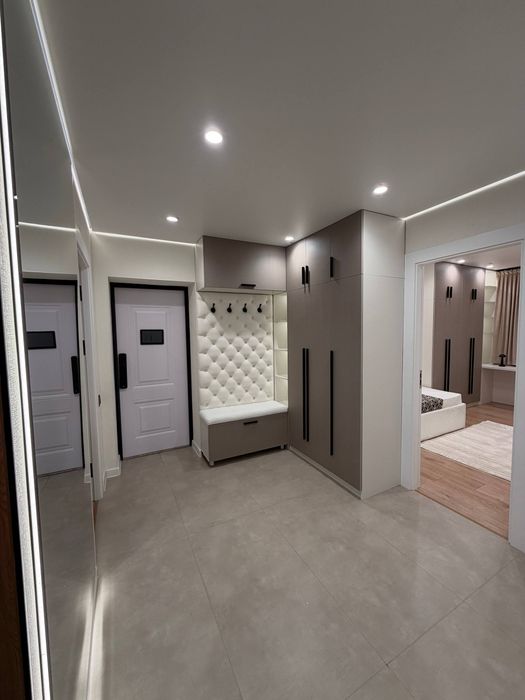 Продаётся 4-комнатная квартира на м. Космонавтов