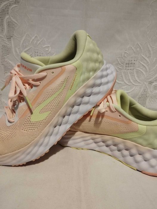 NIKE ДАМСКИ МАРАТОНКИ в розово и зелено, лято 2026г.