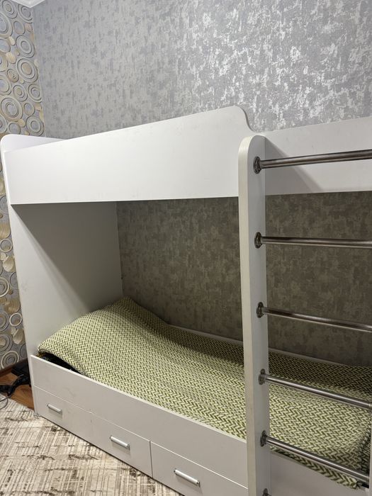 Двухъярусная кровать