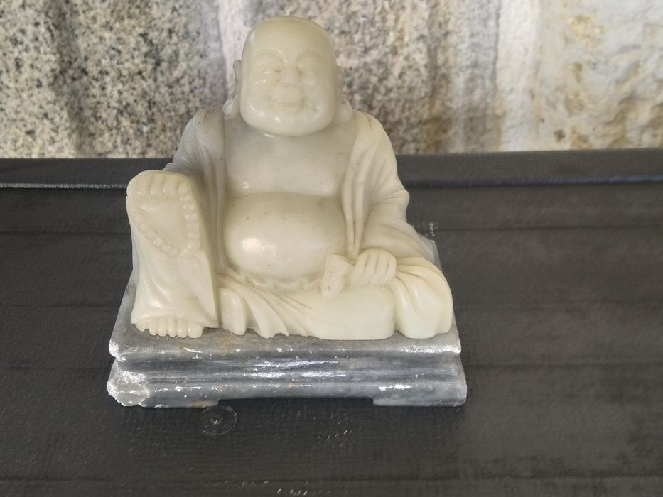 Продавам Китайска антикварна склуптура на щастливият Буда Нефритена