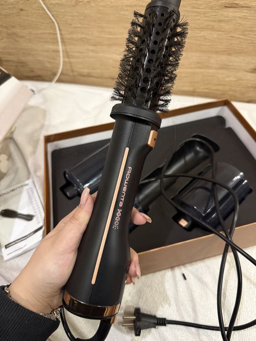 Rowenta Ultimate Experience- въртяща се горещо-въздушна четка за коса