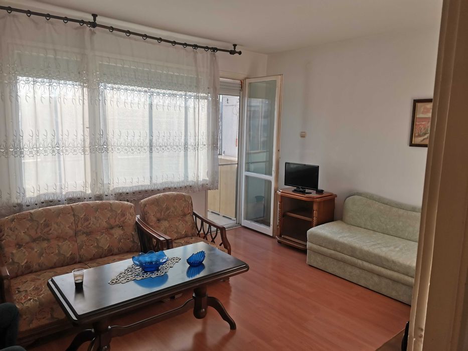 Дава се под наем Двустаен апартамент в Бургас, Славейков - 60 кв.м за 300 € - Снимка #1