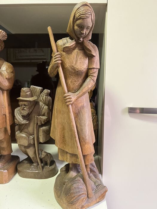Statuete lemn sculptate