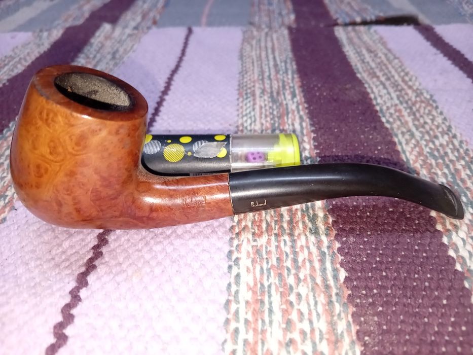 Pipa veche în stare perfecta, stantata