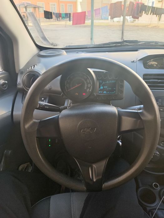 Mashina sotiladi spark