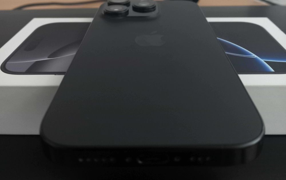 iPhone 16 Pro Black Titanium 128 GB 90%