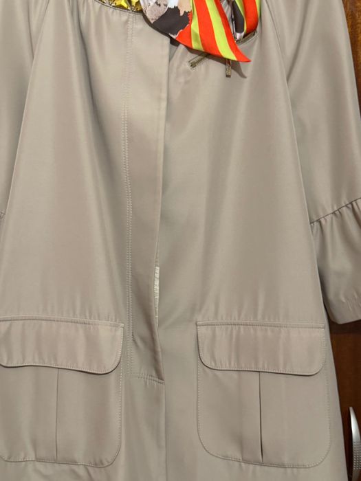 Продавам бежов дамски тренчкот от Wagon.