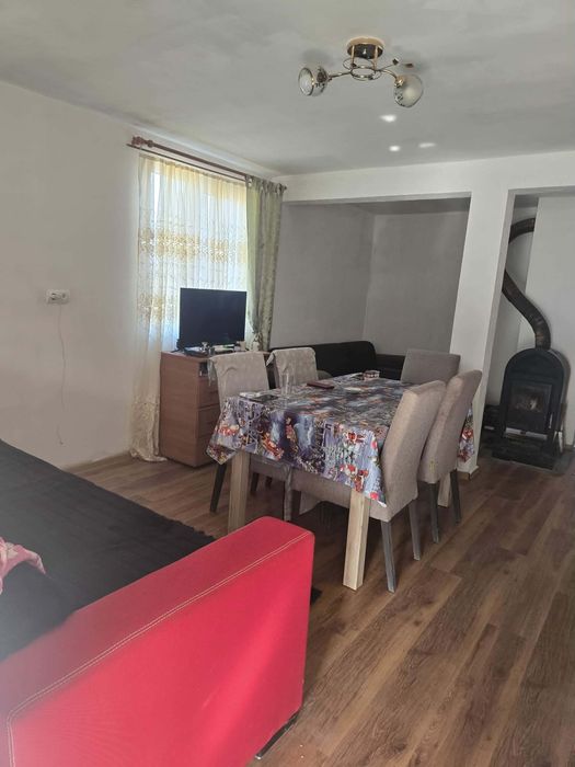 Casă cu etaj la vânzare