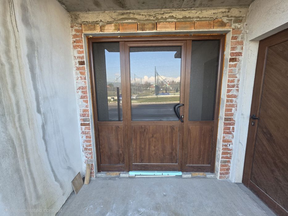 Алуминиева входна врата с два фикса –  матирано стъкло