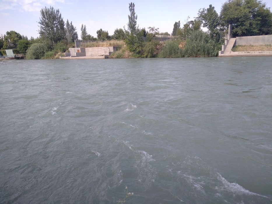 Yer sotiladi 15 sotix.suv boyida